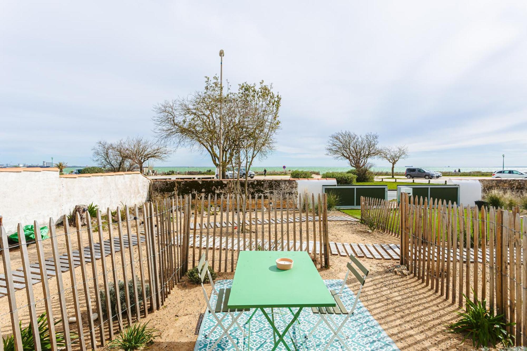 La Plage, T2 Vue Mer Rivedoux-Plage Exterior photo