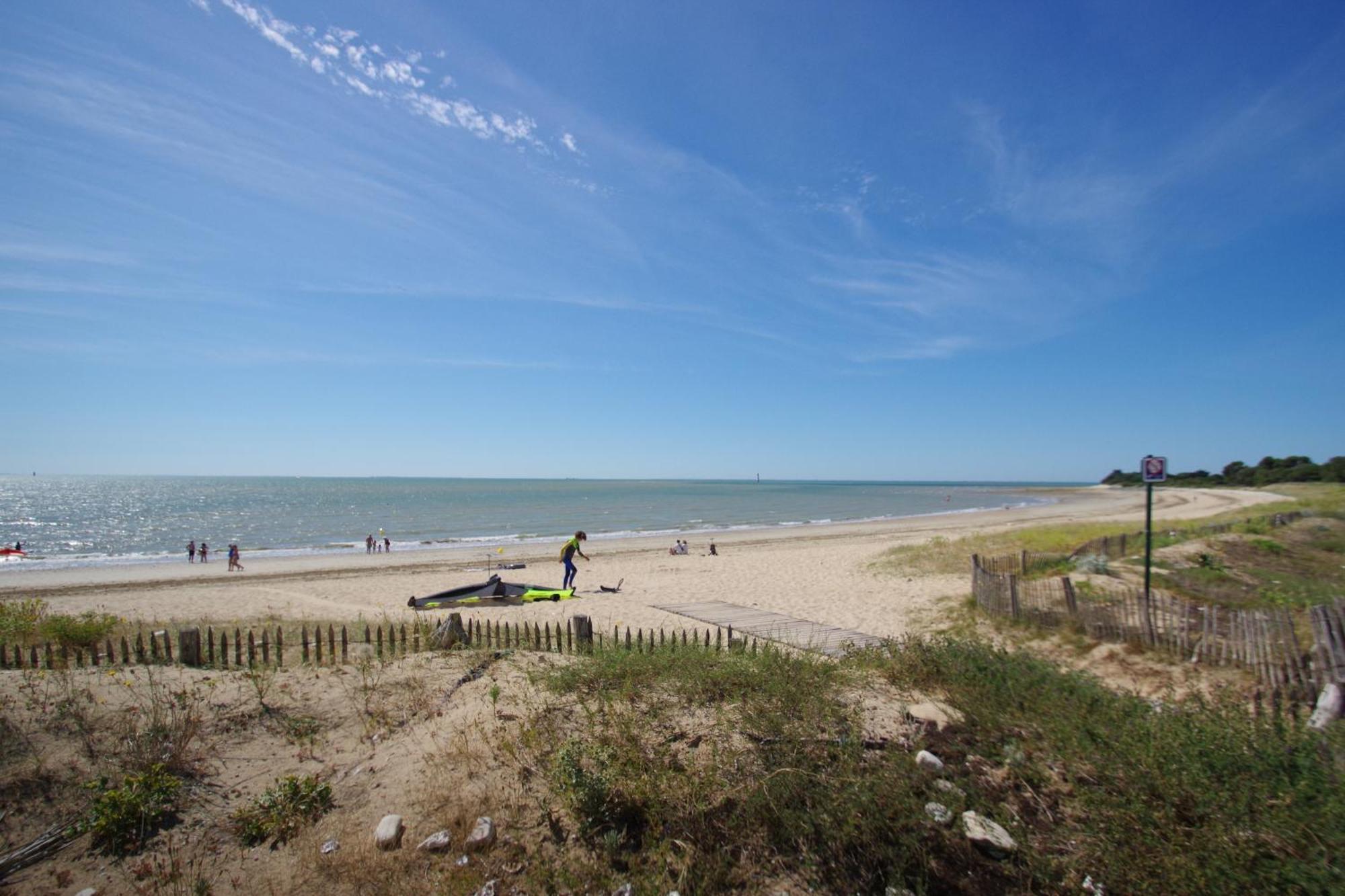 La Plage, T2 Vue Mer Rivedoux-Plage Exterior photo