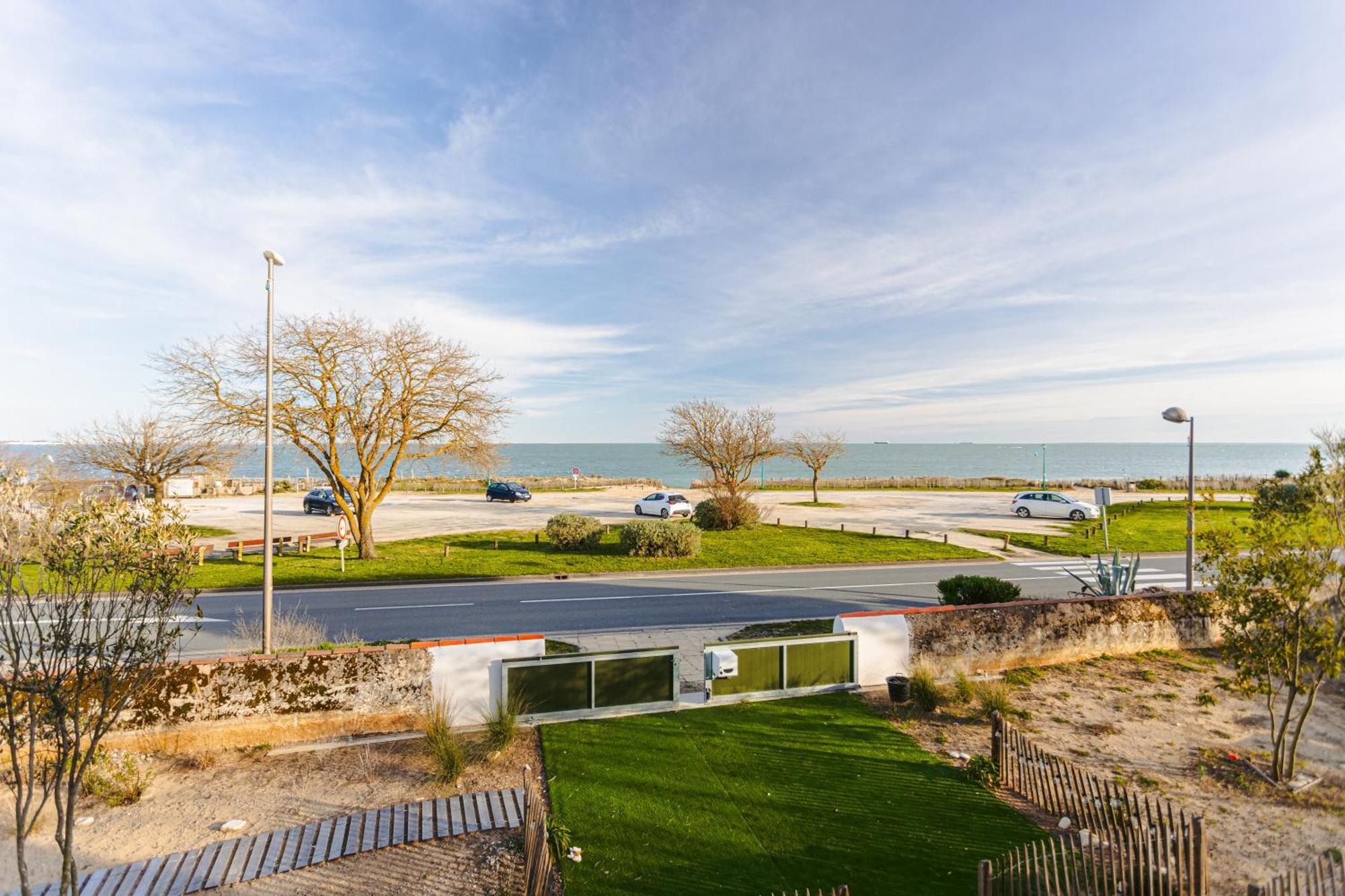 La Plage, T2 Vue Mer Rivedoux-Plage Exterior photo